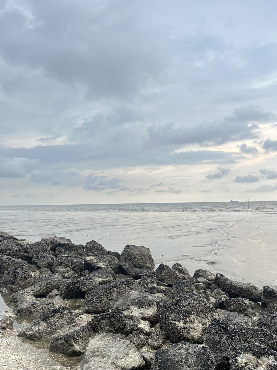 bymieraa's tweet photo. Pantai Remis 🌊 https://t.co/GNH6dqAJRt