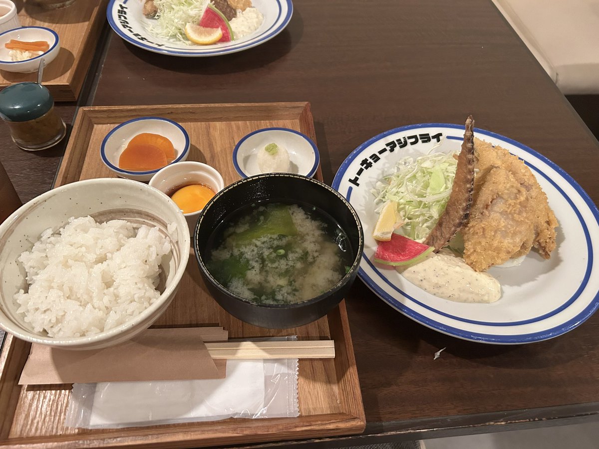 1300dash's tweet photo. アジフライ定食だけで勝負してるだけにとっても美味しかった。
市ヶ谷から神楽坂まで歩いてお抹茶と一緒に濃厚な味が楽しめる抹茶モンブラン。
食べて歩いてまた食べる東京散歩。
いつまでも元気で歩けるように。

#トーキョーアジフライ
#神楽坂茶寮 https://t.co/o9OhYqTh29