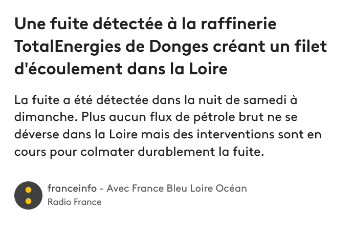 SylvainErnault's tweet photo. Du pétrole brut s'est écoulé hier soir dans la Loire depuis la raffinerie @TotalEnergies de Donges, près de Saint-Nazaire. La fuite provient d'une « brèche de 2 cm sur un cordon de soudure ». Les eaux ont été irisées sur 500 m², indique le @Prefet44. 

https://t.co/PDBnJADgWI https://t.co/i0SBhvvyPJ