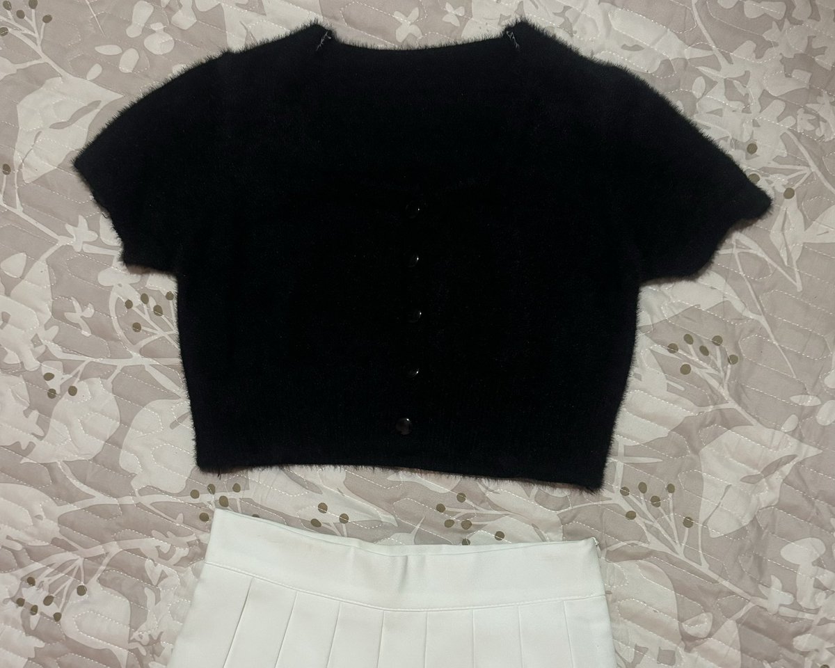 ส่งต่อค่ะ เสื้อค่ะ ไม่ได้กระโปรงน้า 💕

╸♡̶ price : ตัว 80 บาท รับ 4 ตัวส่งฟรี

#ส่งต่อเสื้อผ้ามือสอง #ส่งต่อเสื้อผ้ามือ2 #ส่งต่อ เสื้อผ้า #เสื้อผ้ามือสอง #เสื้อผ้ามือ2 #ส่งต่อ #ส่งต่อกระเป๋า #ส่งต่อรองเท้า #โล๊ะตู้มือสอง #ส่งต่อกางเกง