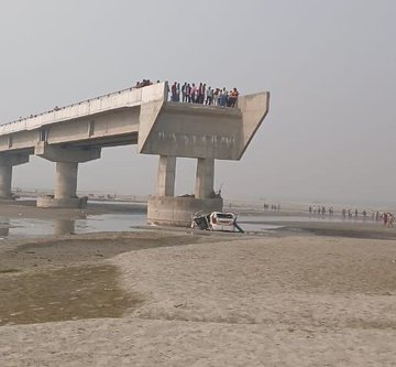 info4u_official's tweet image. #गूगल मैप के भरोसे मत चलिये !!🚨

#Google_Map पर भरोसा कर चलने वालों की मौत भी हो जाती है तस्वीर आप के सामने है अपने विवेक  &amp;amp; कौशल का भी इस्तेमाल कीजिये 

📍बरेली, यूपी