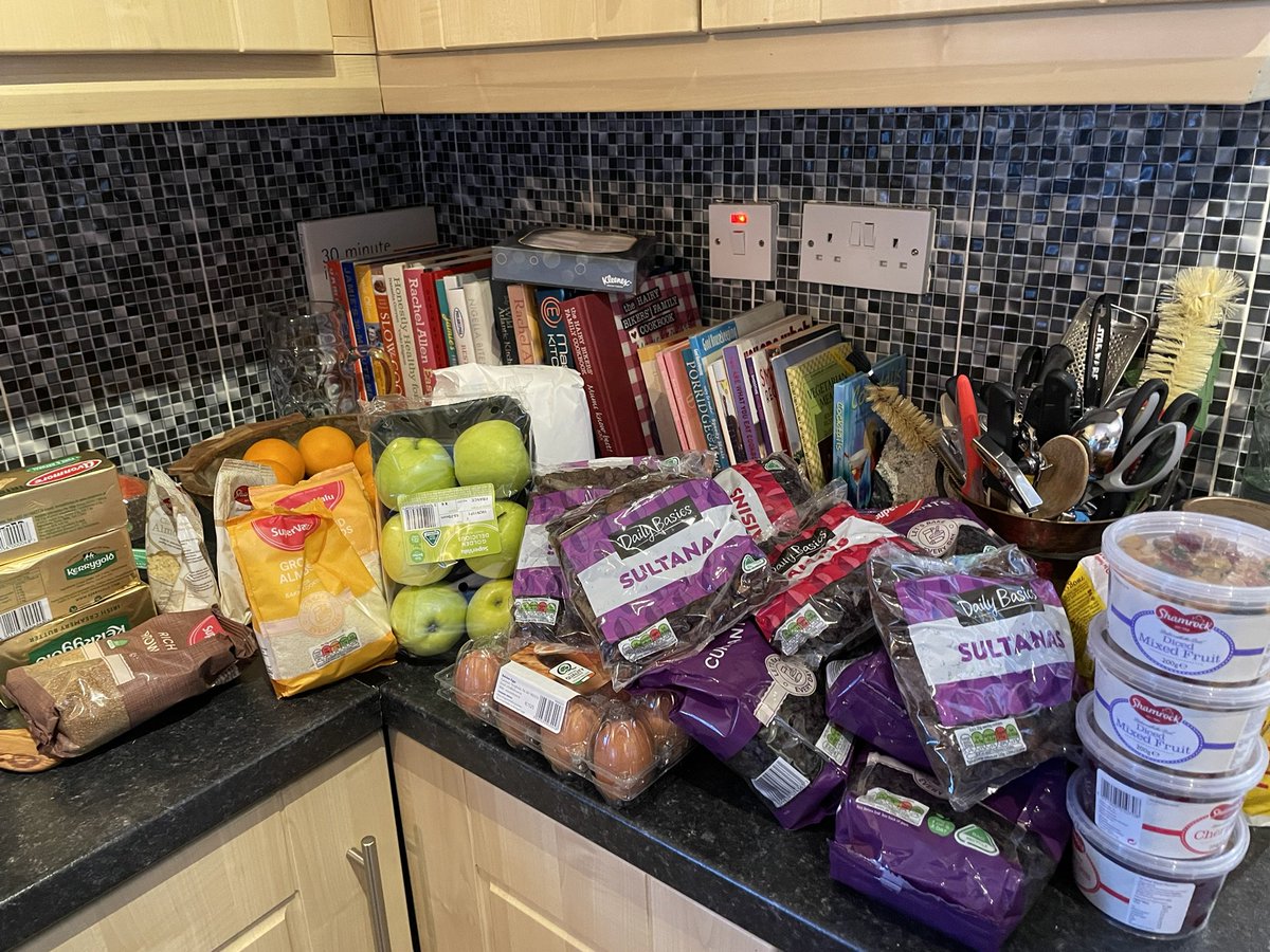 Garth Bunting (@egbunting) on Twitter photo Christmas Cakes and pudding on this #stirupsunday Christmas Cakes and pudding on this #stirupsunday