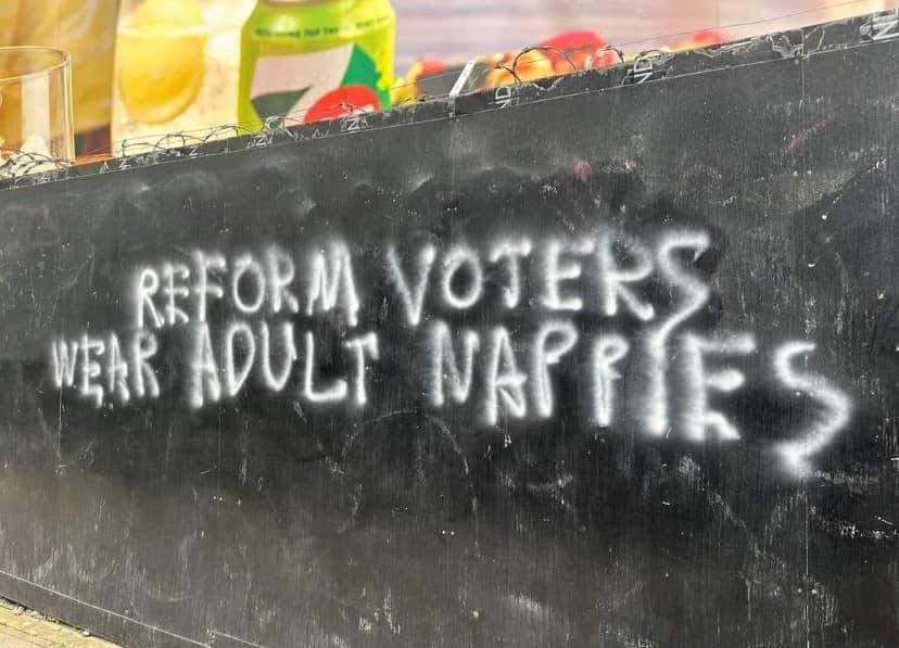 EuropeanUnity1's tweet image. Love how those who told remainers to shut up and accept the democratic will of the people now want to call a general election  because they don't accept the democratic will of the people and want to get more tax dodgers &amp;amp; domestic abusers into parliament

#FarageRiots