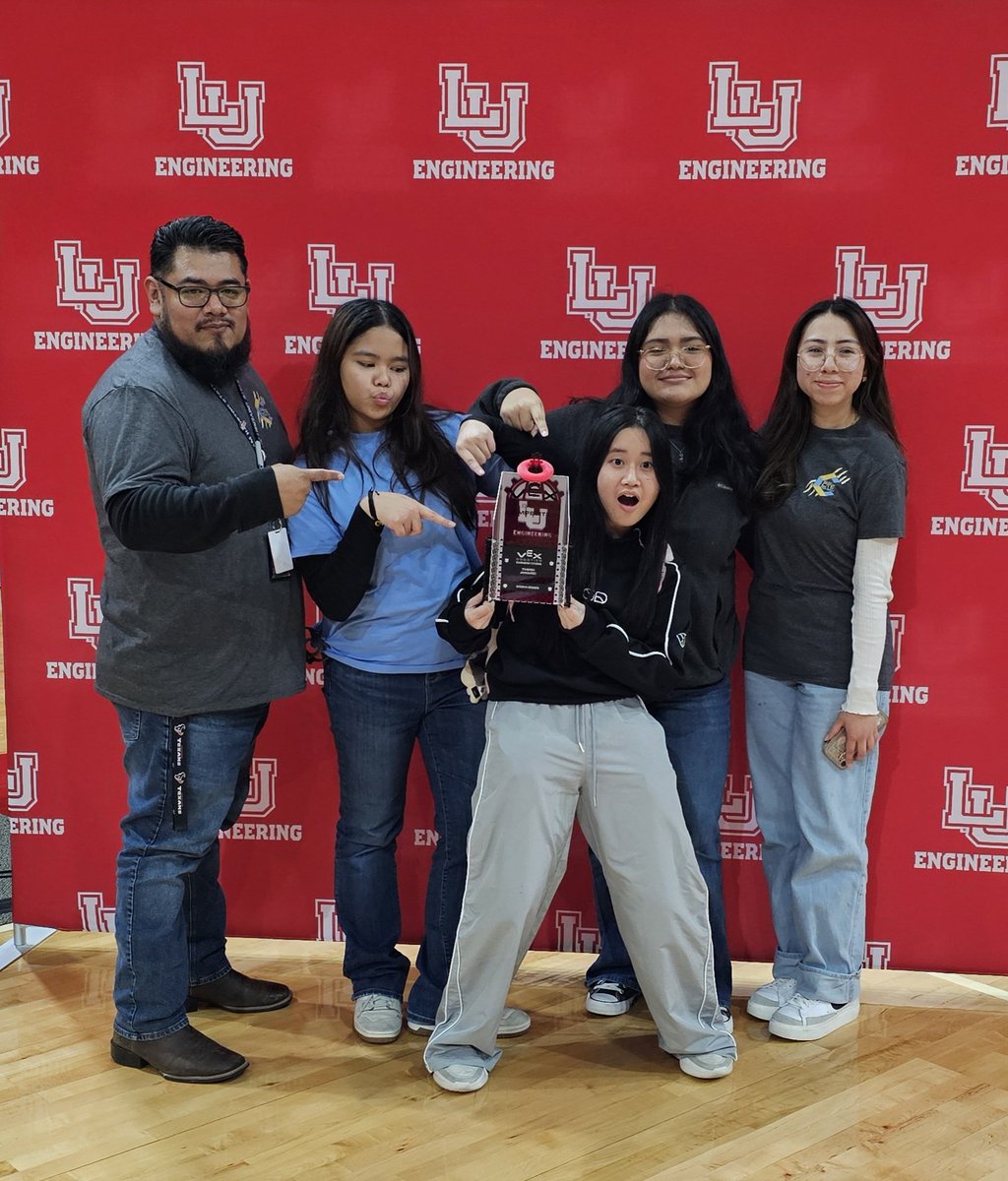 BlansonRobotics's tweet image. What a great way to end the week! Robojags getting it done! All six teams entered eliminations and two earned awards. I&apos;m very proud of you all! @AldineCTE @BlansonCTEHS @