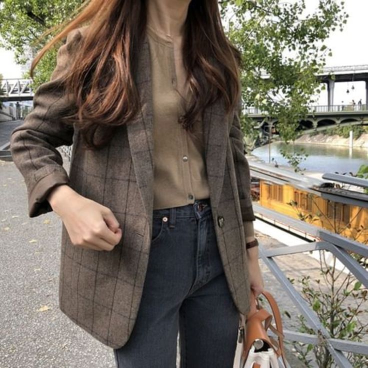 FerbenadotCom's tweet photo. How To Elevate Fall Basics Look With Plaid Shirts

Read more: https://t.co/OvEPtQvG0k https://t.co/d3BPN32aeG