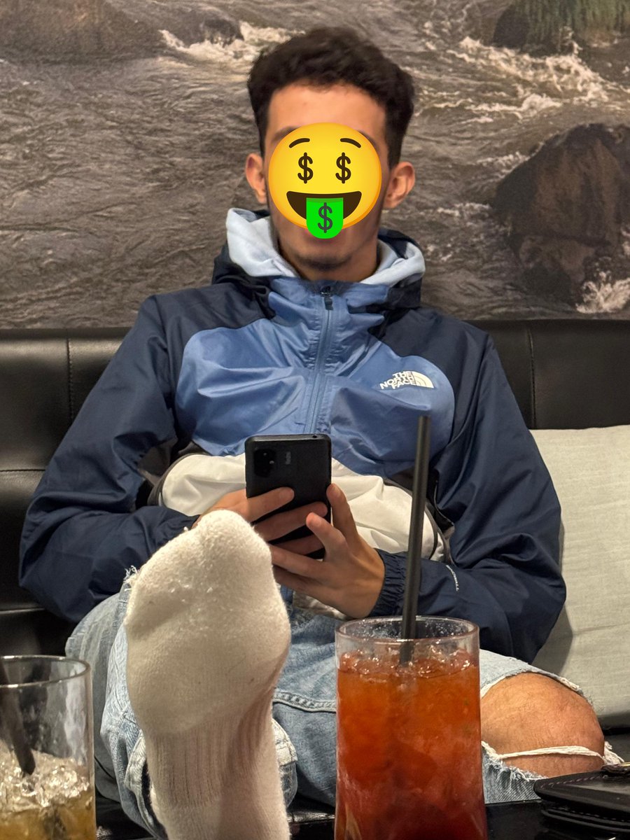 Alphayet69's tweet photo. Living the life you can't afford because I'll take it all away from you🤑🤑

#master #alpha #paypig #alphafeet #worship #cashsub #cashpig #humanatm #findom #cashmaster #finsub
#cashmaster #malefeet #findom #cashslave https://t.co/x8YzCljcLX