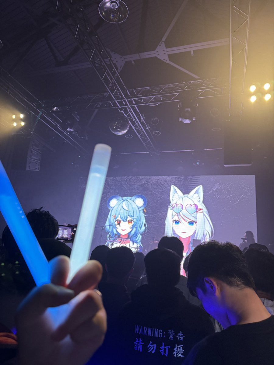 night_0217's tweet photo. 人生第一次聽團就獻給Ring！
現場氣氛真的超嗨超快樂的！
現場的震撼度十足
小浠和阿雷也帶給我們滿滿的驚喜！
突然好想去高雄場….
還好現場可以錄影和拍照 讓美好的回憶能一再回味 https://t.co/9Dnj5QfnsA
