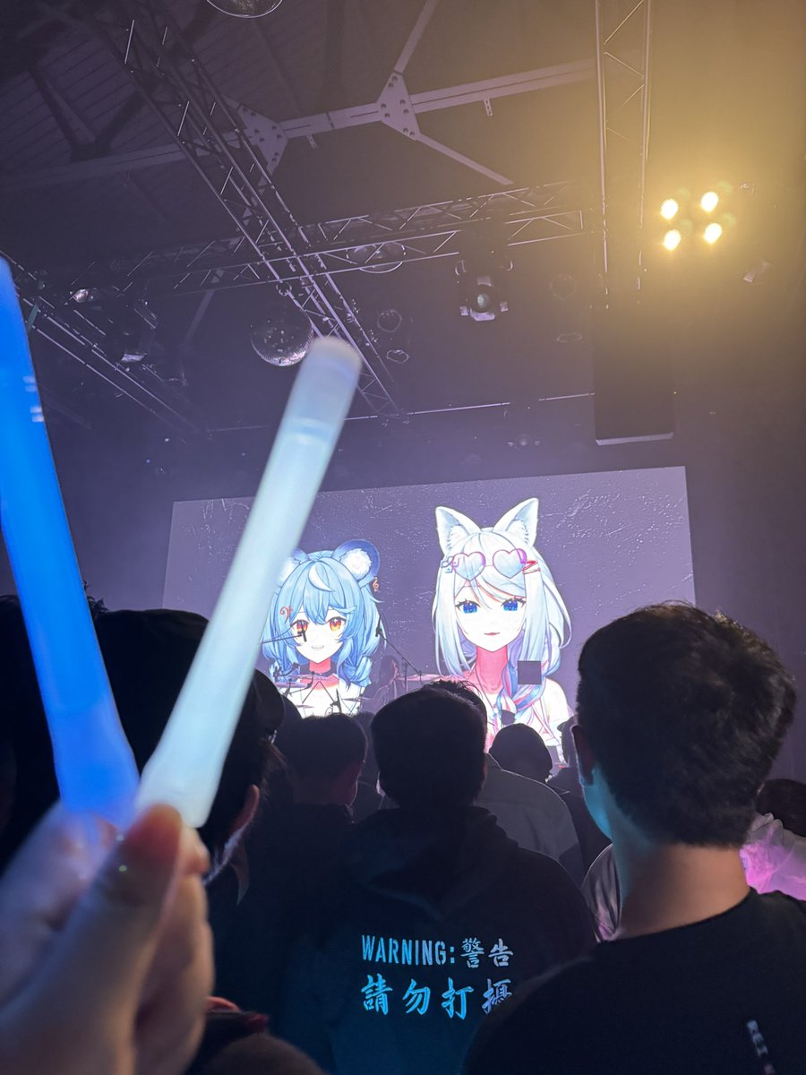 night_0217's tweet photo. 人生第一次聽團就獻給Ring！
現場氣氛真的超嗨超快樂的！
現場的震撼度十足
小浠和阿雷也帶給我們滿滿的驚喜！
突然好想去高雄場….
還好現場可以錄影和拍照 讓美好的回憶能一再回味 https://t.co/9Dnj5QfnsA