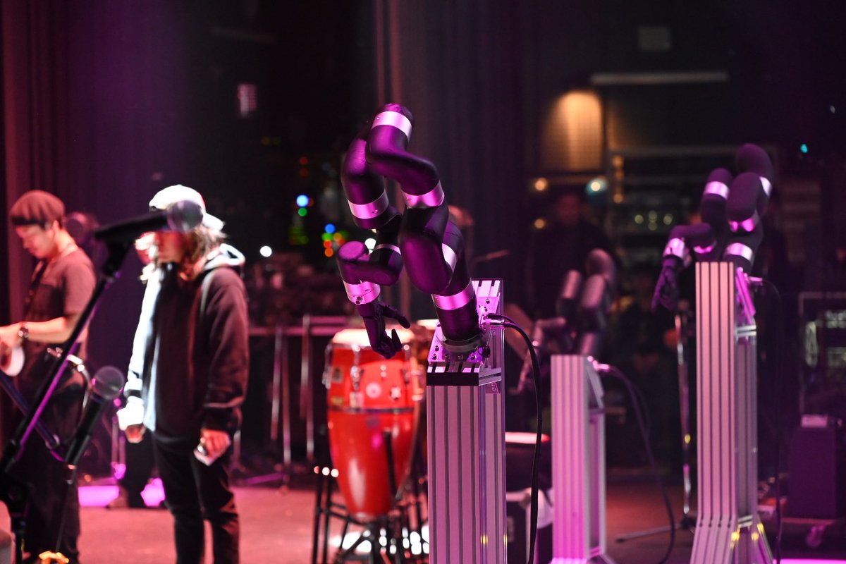 ktminamizawa's tweet photo. #MOVEFES 2024 at 渋谷公会堂 LINE Cube Shibuya ただいま絶賛リハーサル中
@origamicat @mikito_ogino と KMD #embodiedmedia #keiomediadesign ムーンショット #Cyberneticbeing のチームで @Masatane_Muto さんの新しい身体拡張アーム MOVE Wearをお披露目します。
本日16:30開演。会場&オンライン配信のチケットはこちらから!
https://t.co/K0neaLXwoJ