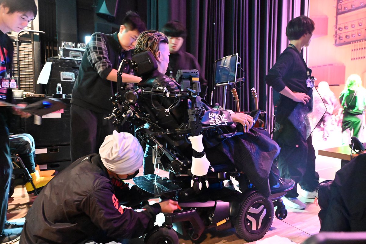 ktminamizawa's tweet photo. #MOVEFES 2024 at 渋谷公会堂 LINE Cube Shibuya ただいま絶賛リハーサル中
@origamicat @mikito_ogino と KMD #embodiedmedia #keiomediadesign ムーンショット #Cyberneticbeing のチームで @Masatane_Muto さんの新しい身体拡張アーム MOVE Wearをお披露目します。
本日16:30開演。会場&オンライン配信のチケットはこちらから!
https://t.co/K0neaLXwoJ