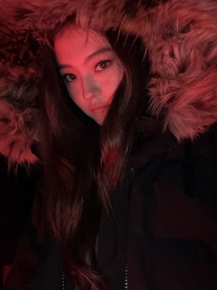 MEOVV_talk's tweet photo. 너무 춥지만 눈이 안 와요 ❄️🥺

#ELLA #엘라
#MEOVV #미야오 https://t.co/1WsPCwicig