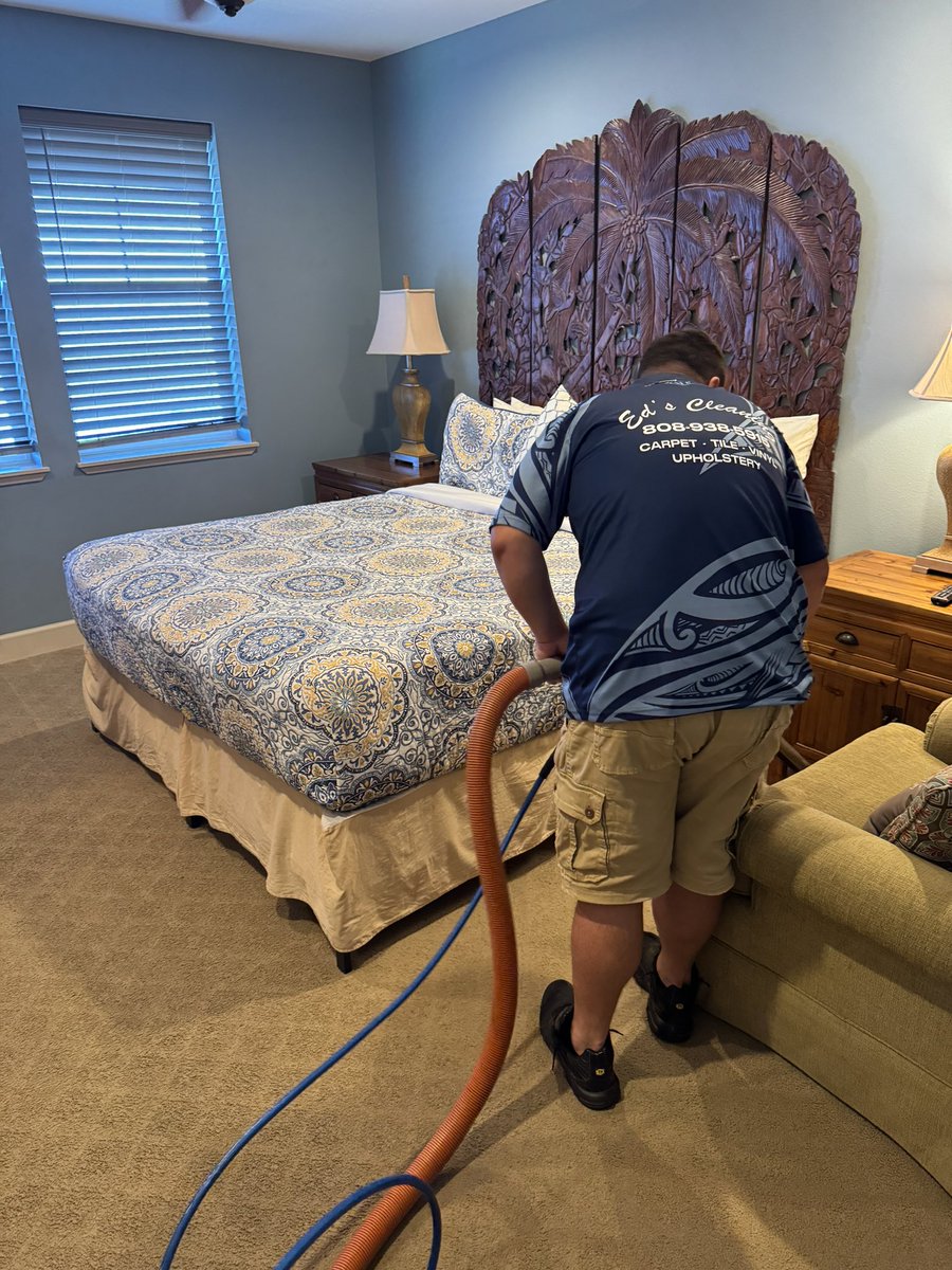 EdsCleaningHI's tweet photo. Get ready to say goodbye to those pesky stains and hello to fresh carpets! π Our carpet cleaning magic will have your floors looking brand new in no time. Let us make your space a cozy haven! π‘β¨ #CarpetCleaning #FreshFloors #HomeSweetHome #CleanAndCozy #GoodbyeStains #Hawaii https://t.co/PlhLmvpsgD