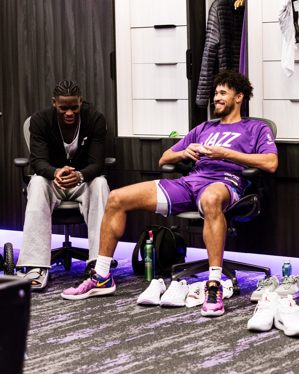 utahjazz's tweet photo. goodnight, jazz fans 💜 https://t.co/TNiJB6ez5r