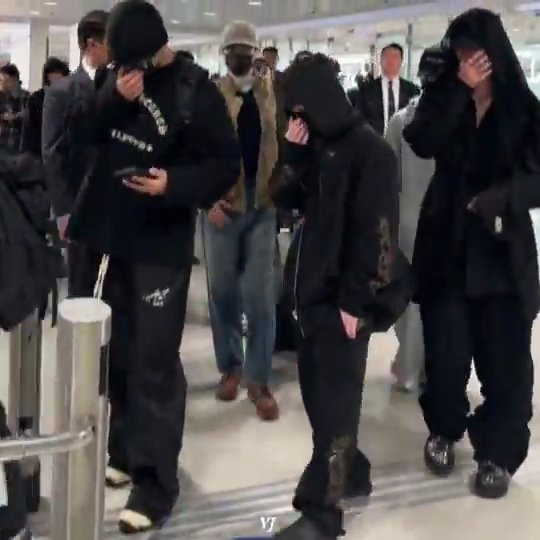 너 사이즈면 나한테 딱 맞다더니
암만 봐도 바지가 질질