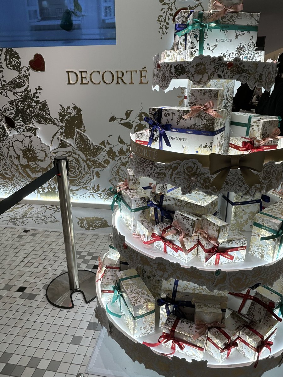 kanayan_pink92's tweet photo. #DECORTEHOLIDAY2024 https://t.co/7sfQi2hTLz