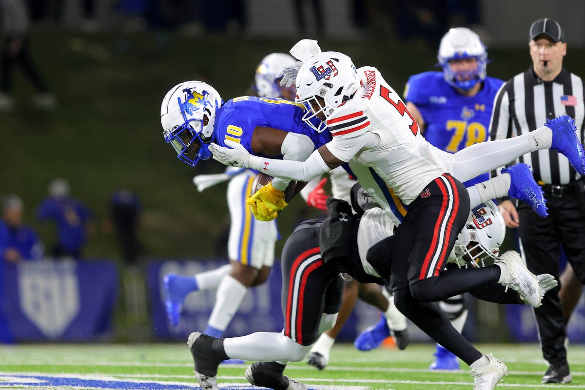LamarFootball's tweet photo. Cardinals Take Thrilling Victory in Battle of the Border
to record consecutive back-to-back winning seasons for the first time since 1966 and 1967. #PeckEmCards #BattleOfTheBorder
Story: https://t.co/zpAHBFQIbm https://t.co/eKkxTZxyMy