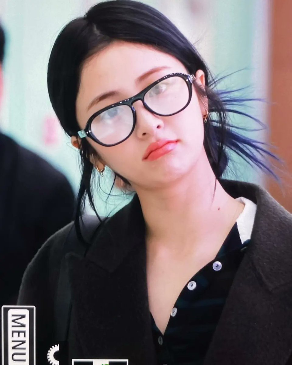 jenassiante's tweet photo. 231124 at airport on way to japan

#HUHYUNJIN #후현진 
#LE_SSERAFIM #레세라핌 https://t.co/ebG5K9OIT3