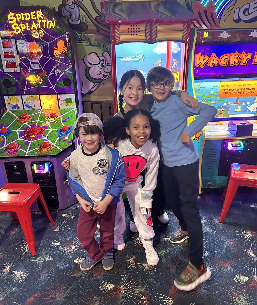 Some behind the scenes! #threewisermenandaboy  #HallmarkChannel <a href="/hallmarkchannel/">Hallmark Channel</a>