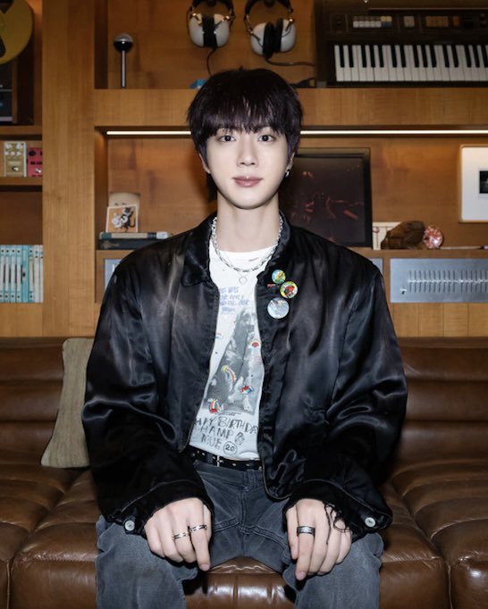 seokjin__btsjin's tweet photo. I'm WWH you know https://t.co/UM6CjSbhsw