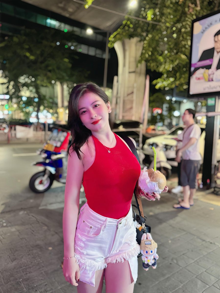 TraTramy1102's tweet photo. Tôi thích một câu thế này …
“ Tôi là người bình thường , nhưng tôi muốn thử xem, liệu một người bình thường mang theo tham vọng có thể trở nên như thế nào ? “ https://t.co/JQJZtDDW7w