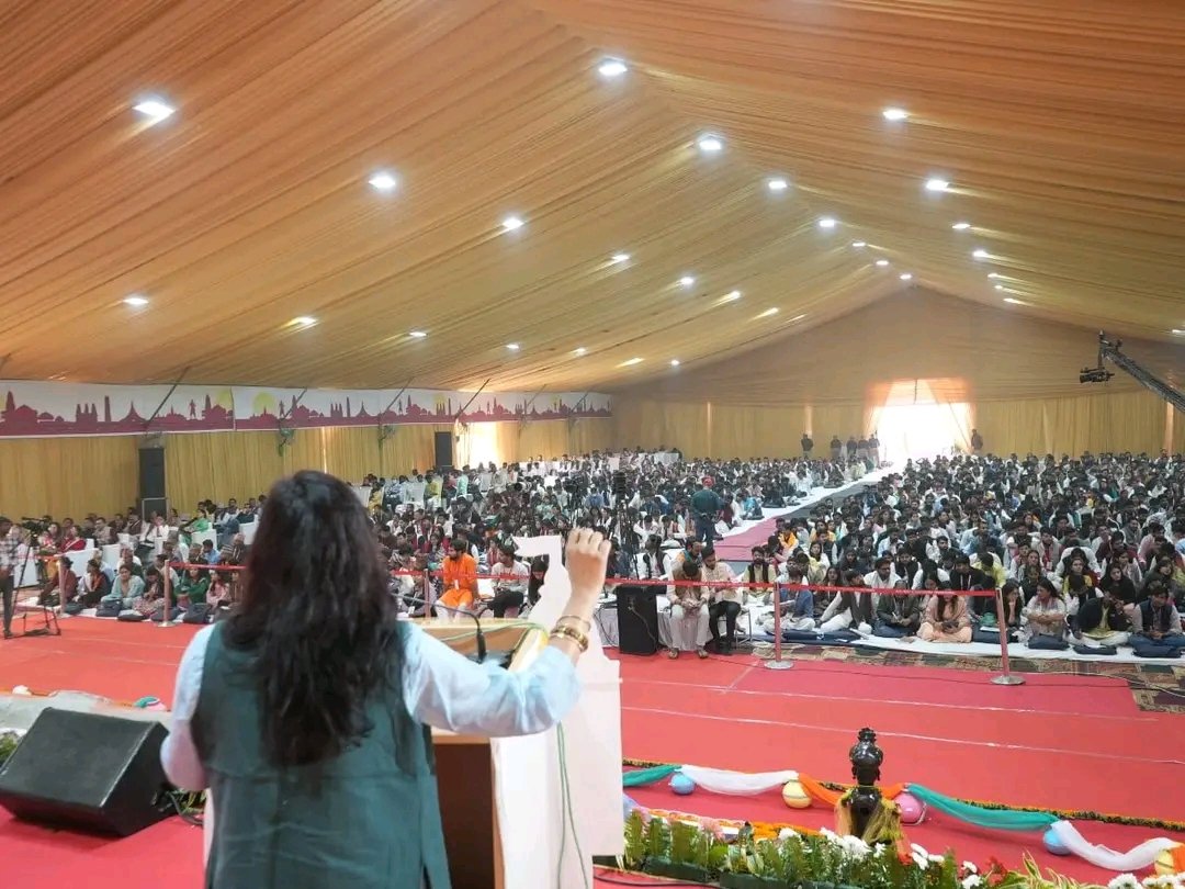विमर्श एक तरह से नॉलेज मैनेजमेंट या मानस नियंत्रक है।  हमारा चिंतन हमारा मानस उस आधार पर बनता है जैसा कि विमर्श स्थापित किया जाता है और यह विमर्श के सत्य, तथ्य और कथ्य इन तीन बातों पर आधारित होता है।

- डॉ. निधि त्रिपाठी बहुगुणा (केंद्रीय कार्यसमिति सदस्य, अभाविप)

#70thABVPConf