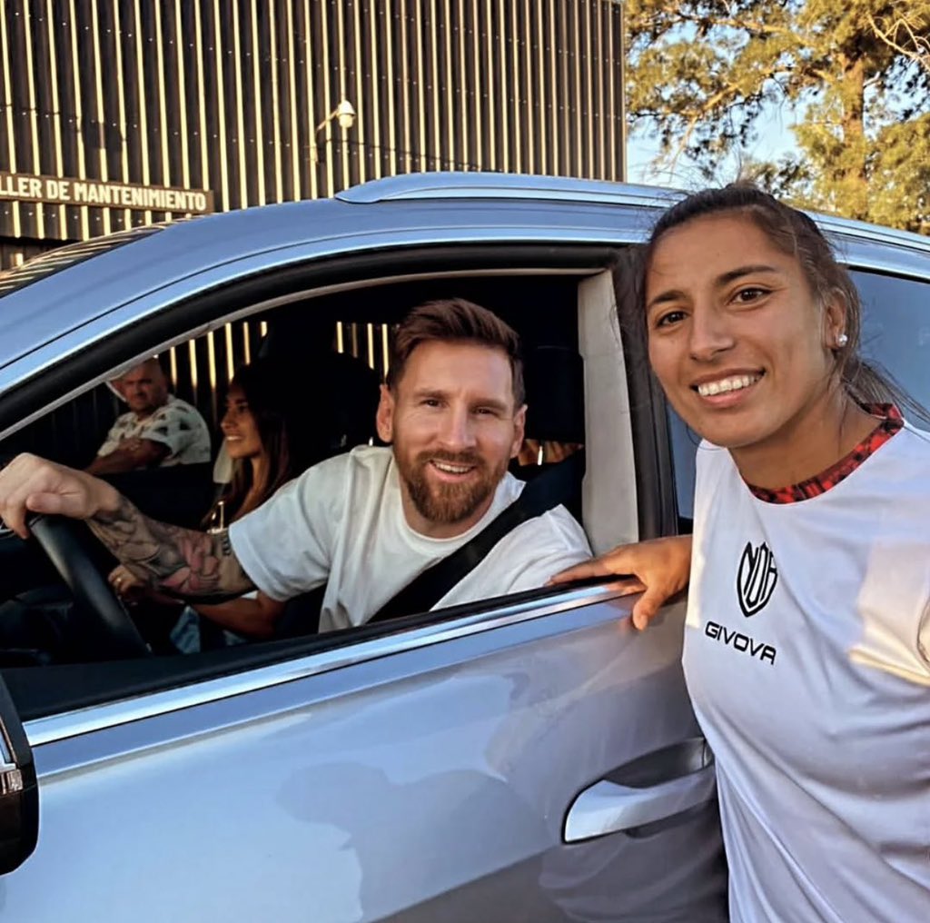 Leo Messi with a fan 🤳