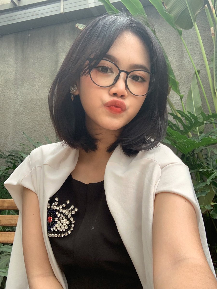 sukaak banget sama makeup ku hari ini!