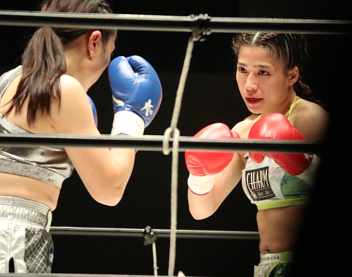 akariiin0907's tweet photo. Krush.168🥊in名古屋
鈴木 万李弥 選手(@ma_55_77)
(クロスポイント吉祥寺)
女子で1番可愛いし推してます🫶🏻🩷
Hotaru選手も殴り合い上等って感じでバチバチな試合でした😳❤️‍🔥
延長制して万李弥ちゃんのハニカミ笑顔が見られて眼福～🫶🏻🥹💕
VS Hotaru選手 延長判定3-0勝利
#Krush168 https://t.co/jZzGOyTuye