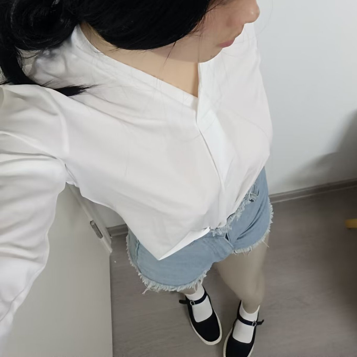 还是小布鞋穿着轻便舒服，走路都得跳着走，哎嘿嘿~