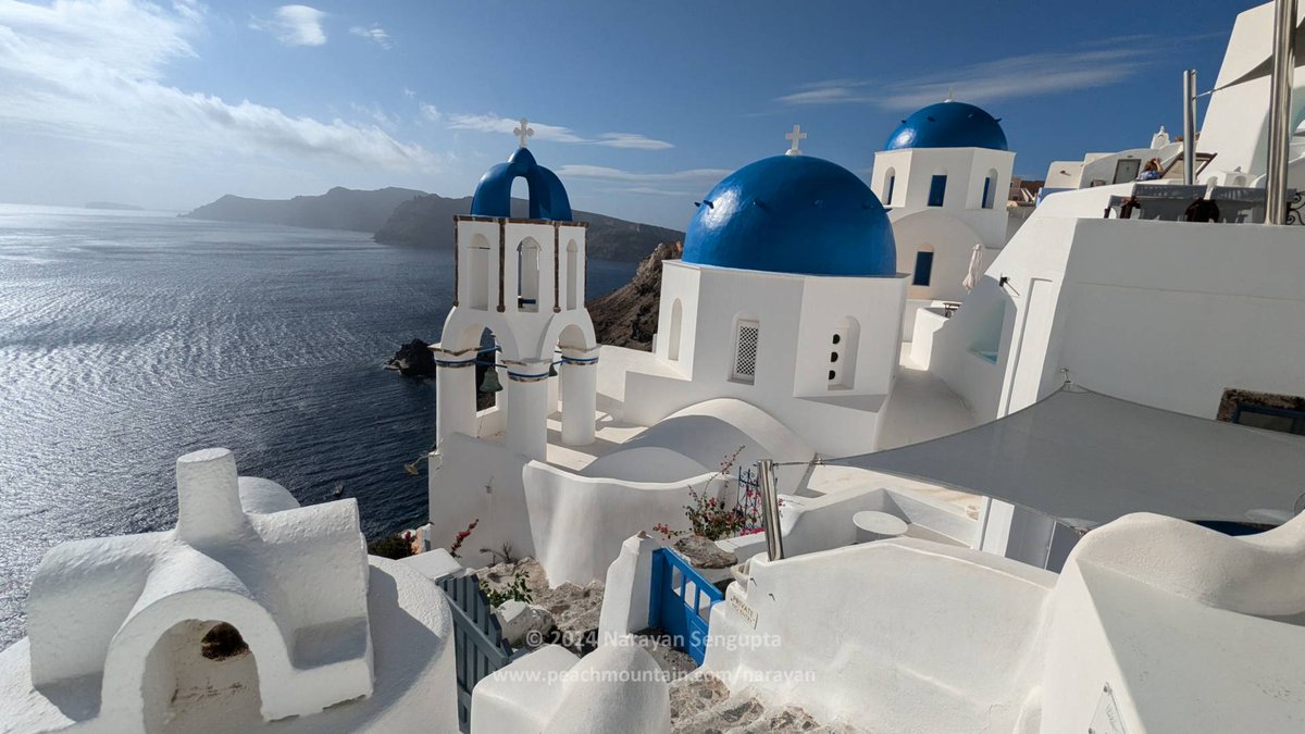 USAS_WW1's tweet image. #Greece #Ελλάδα #SundayFunday #travel #Santorini: καλο σαββατοκυριακο! A superb way to enjoy Santorini is to hike 8 km/5 miles along the caldera rim from Imerovigli (1,150' / 345 m above the ocean) down to Oia's castle (265' / 80 m). ❤️🇬🇷❤️ 1/