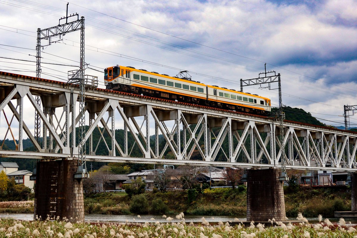 NewSnack_sw's tweet photo. 2024.11.23
【吉野特急車 16000系 ありがとう!Y07ツアー】
臨7021/臨120/臨163/臨7724/回7881 Y07
往路は沿線撮影、復路はシンプルプランで参加しました
Y07編成ありがとう!そしてお疲れさまでした!
①藤井寺~土師ノ里
②吉野神宮~大和上市
③吉野
④大阪阿部野橋
#近鉄 #16000系 #Y07 https://t.co/Kk7Viyl4Qd