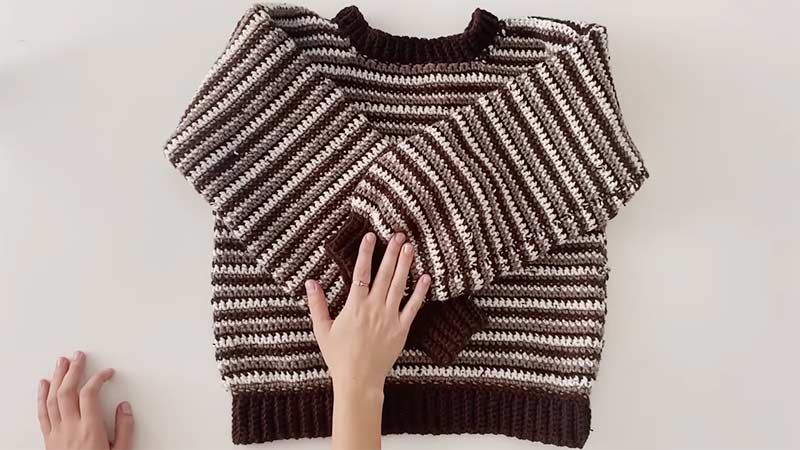 EharrisGallery's tweet image. Cozy up with these 35 crochet sweater patterns, perfect for every skill level! From chic cardigans to minimalist pullovers, find your next handmade wardrobe staple. 🧶✨
For More Details: eharrisgallery.com/crochet-sweate…
#Crochet #SweaterPatterns