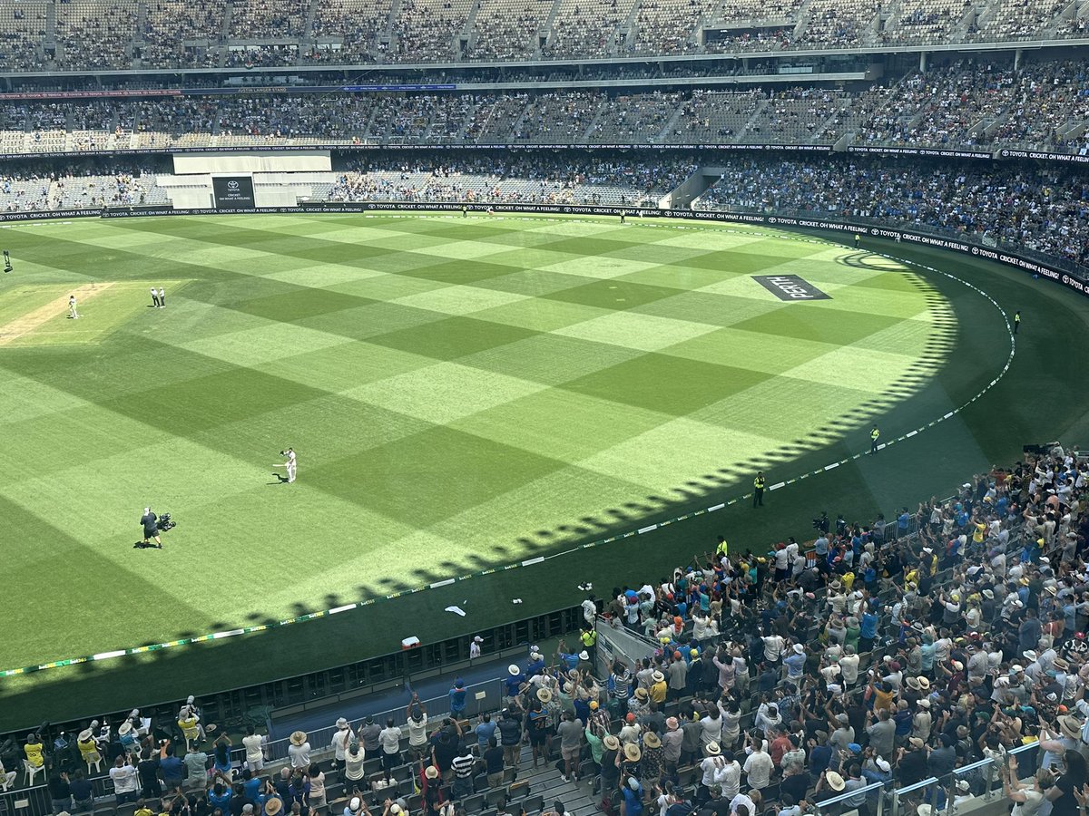 beastieboy07's tweet photo. Australia has risen as one to salute Yashasvi Jaiswal. It takes a special performance to be acknowledged by an Aussie crowd this way. And they’ll be on their feet every time he walks out to bat from now on for years to come #AusvInd https://t.co/WAwMXBtx1j