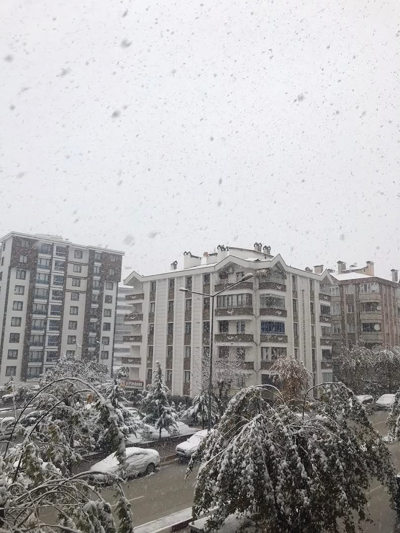 nevriyebaran1's tweet photo. Mevsimin ilk karı 🌨❄️🙏

#Tokat
#karyağışı https://t.co/Dz3D9SftDH