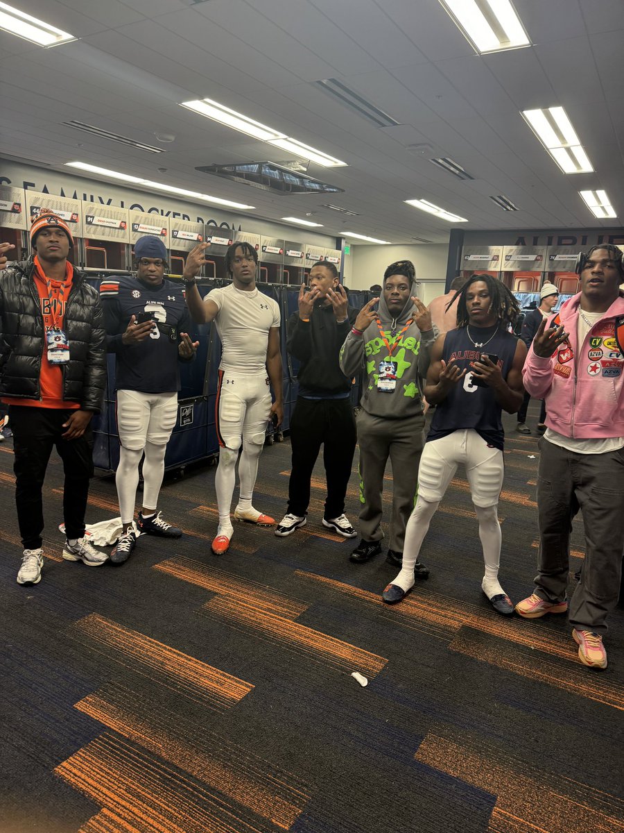 jamichael97's tweet photo. we coming ! https://t.co/c9YXiQHD8k