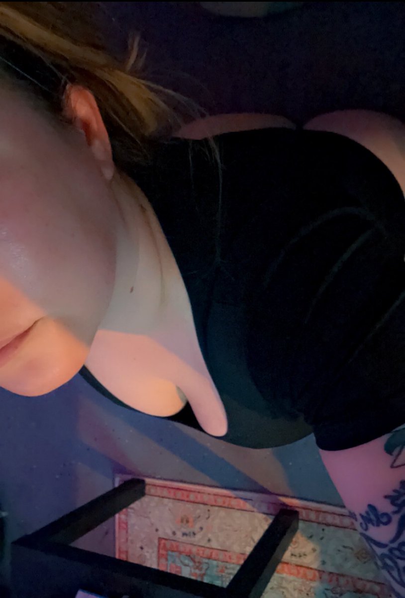 GoddessNikReid's tweet photo. It’s been a long day! Nighty night! I know you will dream about me 

#findom #findomme https://t.co/wQcEBoi4KV