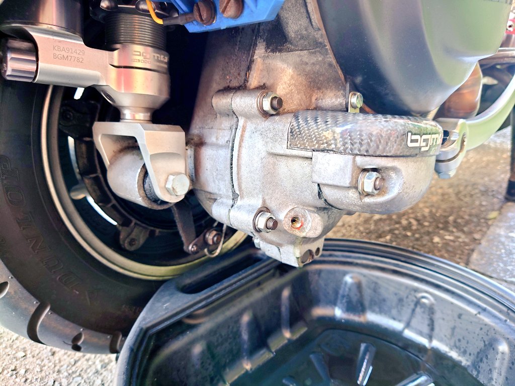 antique_cube's tweet image. オイル交換のちカレー♪(´―｀)

#Vespa
#P200E
#patina