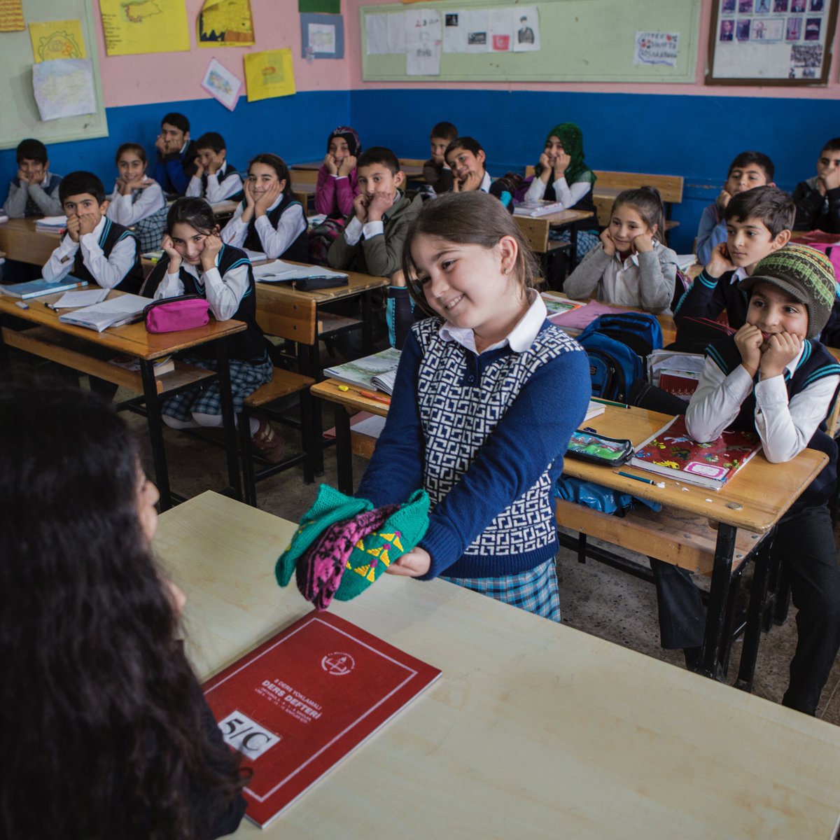 Öğretmen Günü Kutlu Olsun❤️
Örgetmene o gün patik,tandır ekmeği hediye edilir.