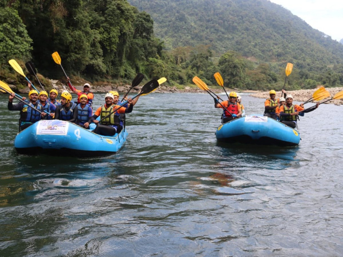 Spearcorps's tweet photo. Gunners of #SpearCorps in collaboration with #ArmyAdventureWing flagged off a 100 Km #WhiteWaterRaftingExpedition on the #Siyom River from Thumbin, in West Siang District, #ArunachalPradesh.
The adventurists will navigate through rapids and push their limits with grit and determination, promoting #AdventureTourism in #ArunachalPradesh.
#IndianArmy
@adgpi
@easterncomd
@MyGovArunachal
@ArunachalTsm
Facebook - https://t.co/wItbZwFPp9
Instagram - https://t.co/ReYJJtpJst