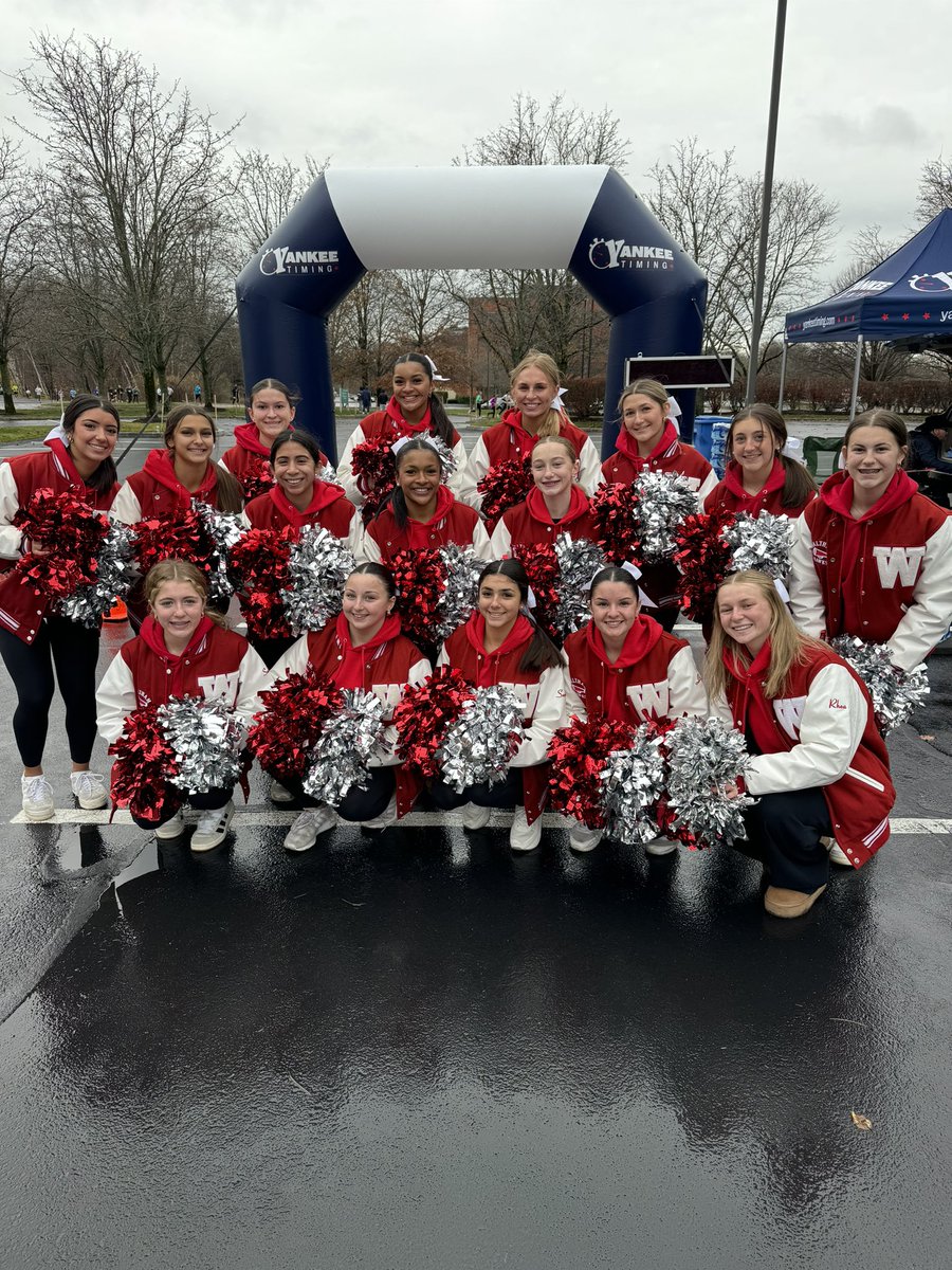 whscheering's tweet image. We had so much fun cheering on the runners at Piggy’s 5K. 🐷