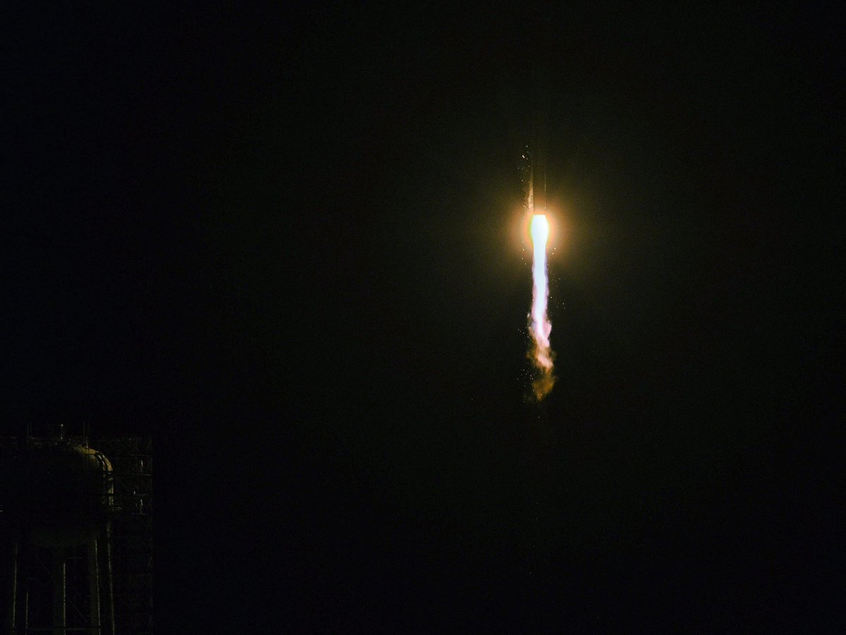 fxsmurphy's tweet photo. Launch at 1:00 AM ! Couple of images from this morning. What a roller coaster of waiting and watching.
#reusablelaunchvehicles #nasa #space #rockets #wallopsflightfacility
#virginia #launch #rocket #space #spaceflight https://t.co/Obs7nPjaEg