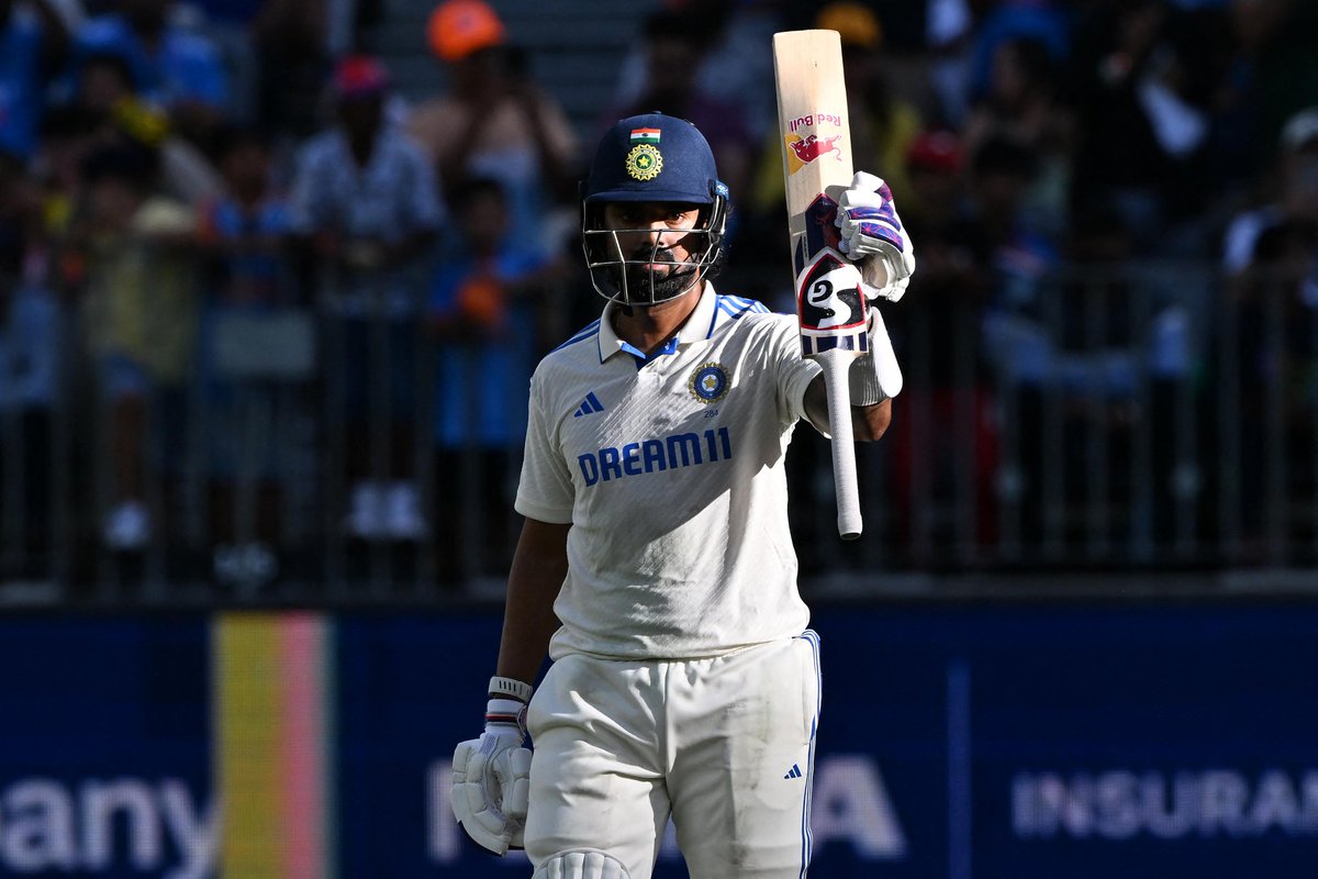 Yuvifansclub's tweet photo. Just like i said earlier.. When he is in form nobody could reach his standards.. Welcome Back KL Rahul

#INDvAUS #AUSvIND https://t.co/2BR3Sb8ox6