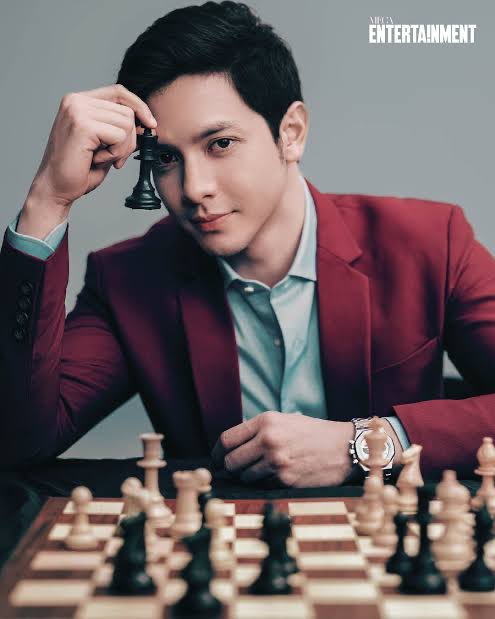 KermitDaPrague's tweet photo. multi-awarded actor.
known nuanced actor.
certified billion-peso blockbuster artist (2x)
one of the kings of gma network.
ALDEN RICHARDS!!👏👏👏

@aldenrichards02 
#AldenRichards
ALDENxETHAN WeLoveYou1B
#HELLOLoveAgain now showing https://t.co/JDN3E81G2M
