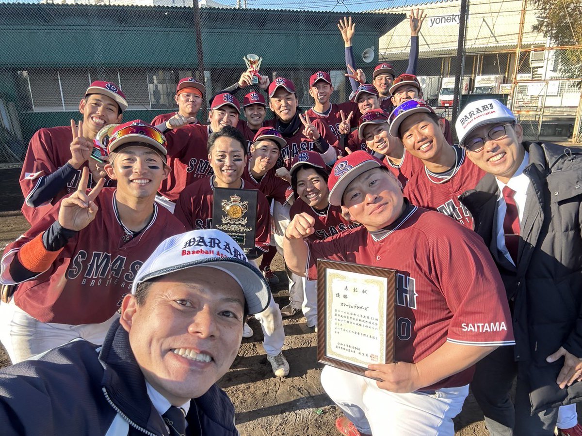 okada_mikio's tweet photo. 秋季軟式野球大会が第82回を迎え、歴史あるこの大会で栄えある優勝をされました「スマッシュブラザーズチーム」に心よりお慶び申し上げます。
また、激戦を勝ち抜いた両チームに対し敬意を表したいと思います。
#秋季軟式野球大会 https://t.co/MgkSnLVK1S
