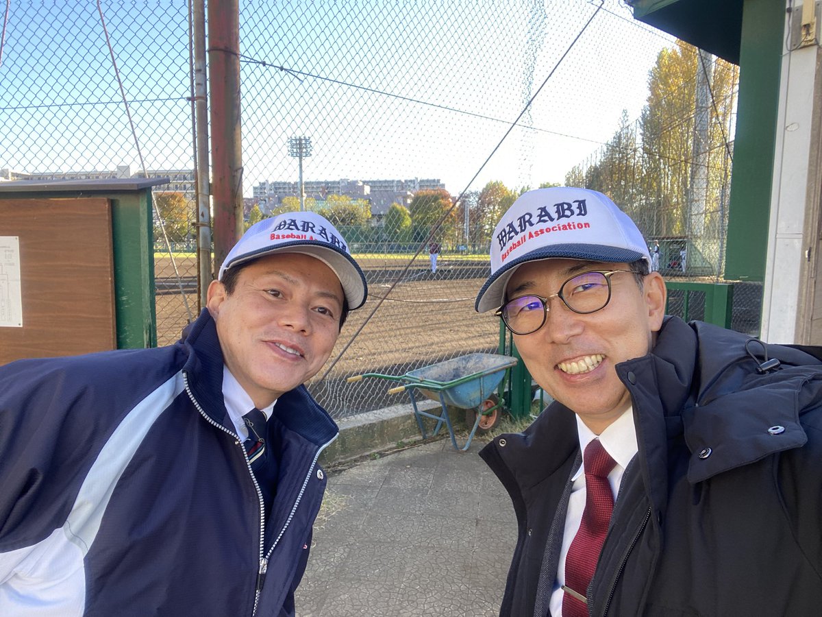 okada_mikio's tweet photo. 秋季軟式野球大会が第82回を迎え、歴史あるこの大会で栄えある優勝をされました「スマッシュブラザーズチーム」に心よりお慶び申し上げます。
また、激戦を勝ち抜いた両チームに対し敬意を表したいと思います。
#秋季軟式野球大会 https://t.co/MgkSnLVK1S