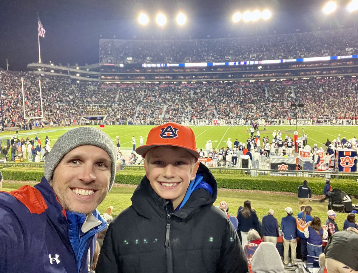 KeithU11's tweet photo. Neill &amp; I came to visit my niece at #Auburn &amp; saw the #Tigers beat Texas A&amp;M in 4OT! Then hit #ToomersCorner for some celebratory TPing! #WarEagle https://t.co/pXM3PNOTKZ