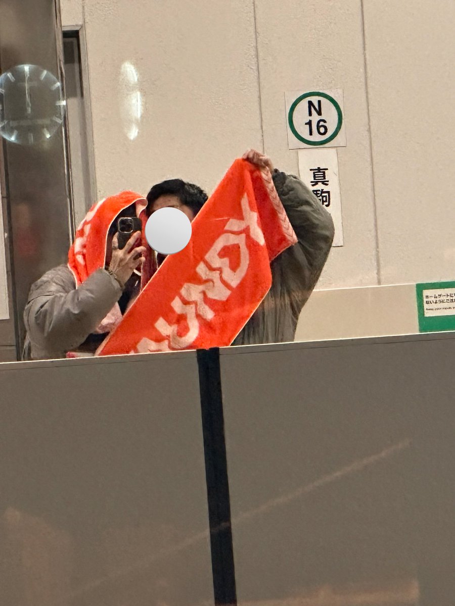 Ravis_rabbit's tweet image. ライブたのしかた
一緒に行けて嬉しかったぜ