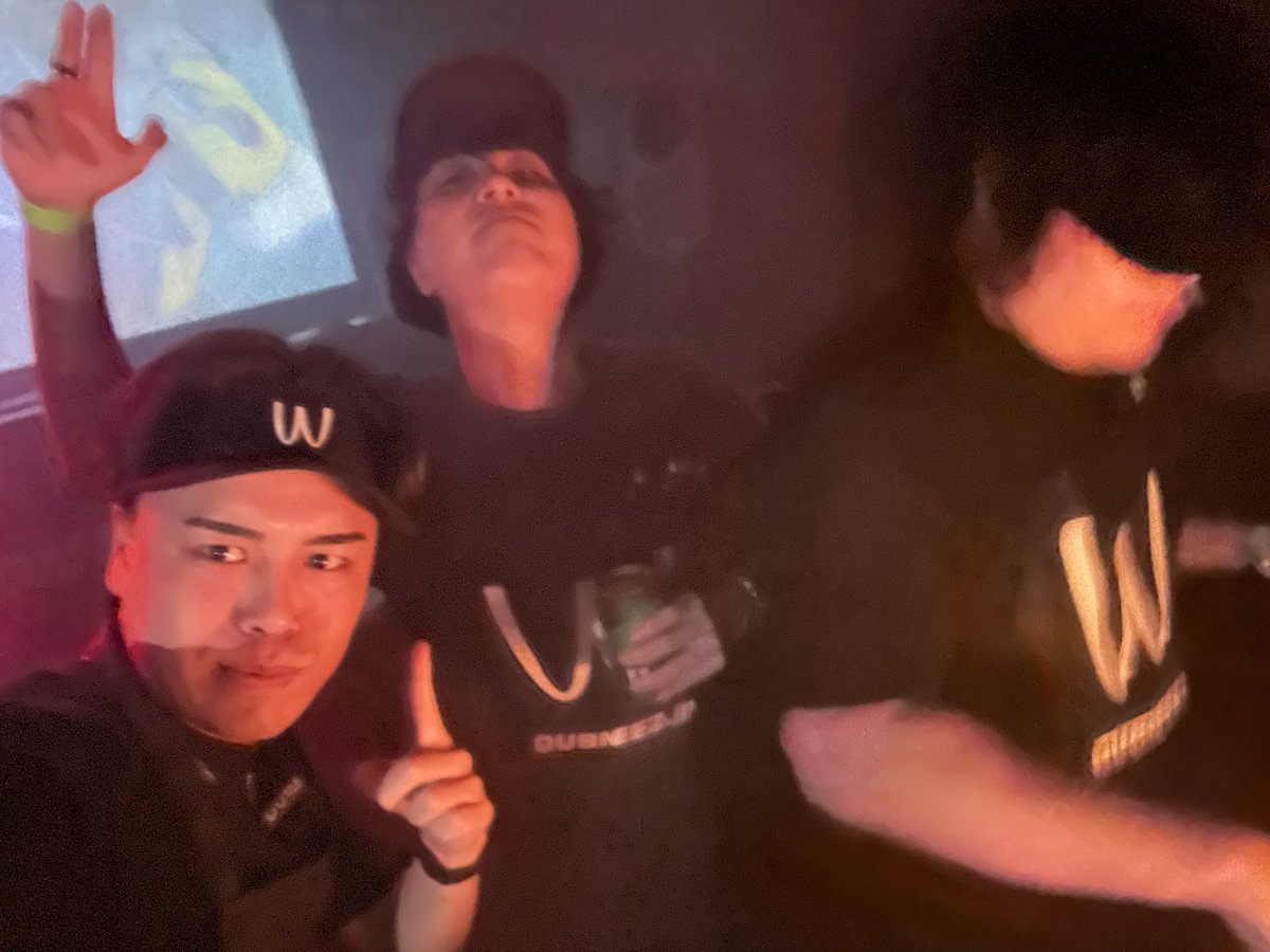 DUBNEEZ Session -Part1-
📍CIRCUS TOKYO

Wobble Cheese Bangerzスタート🍔

ワブワブしようぜ✊