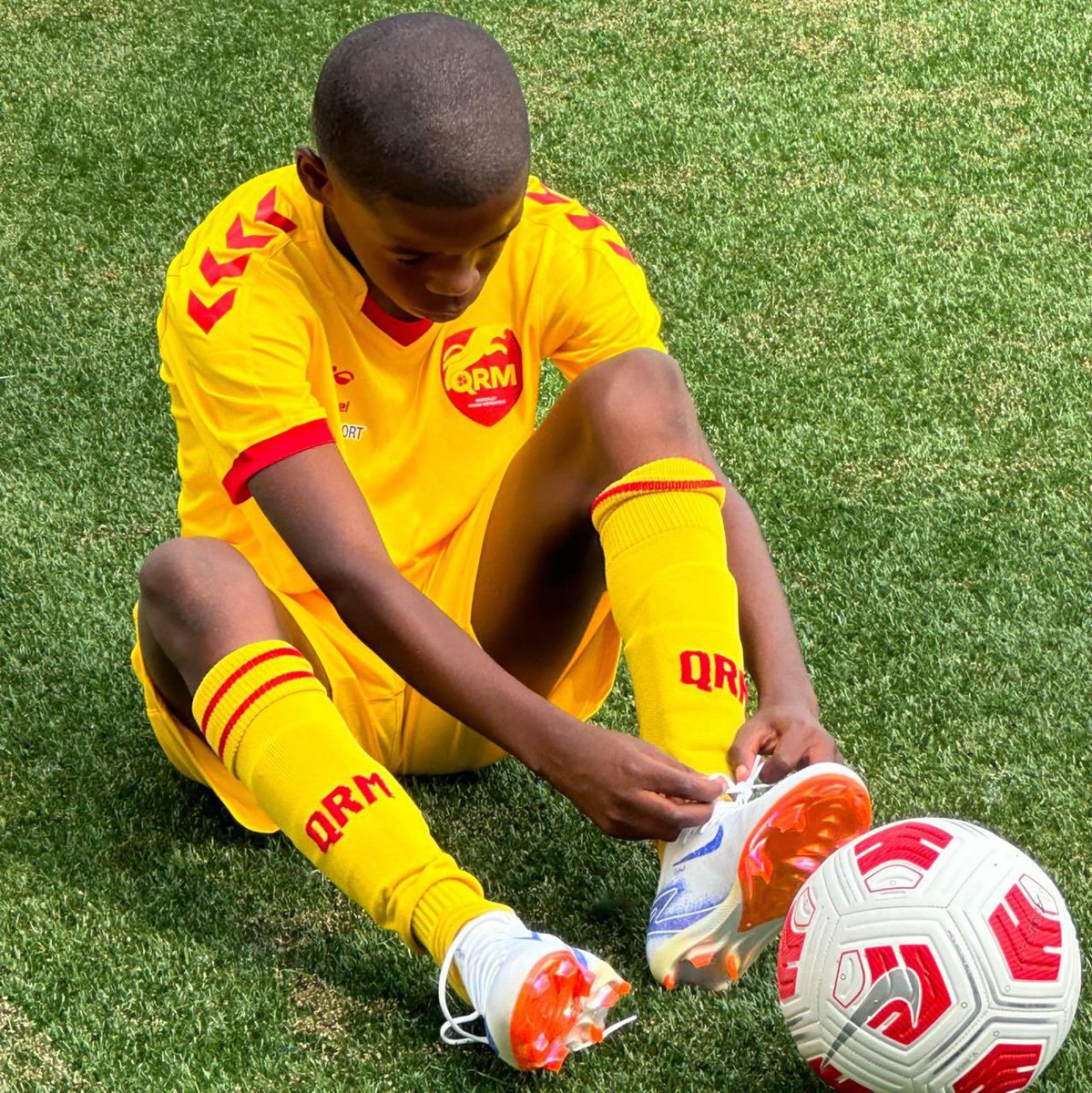 WorldElites_ent's tweet photo. Le Virtuose @OwenVangu
@QRM
#QuevillyRouenMetropole #QRM #GoQRM #TrainingQRM #FormationQRM #U12 #U13 #Football #OwenVanguKala #OwenVangu #Vangu #VanguJr #LeVirtuose #Virtuose https://t.co/4uSZqAu3pB
