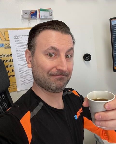 Viimeiset aamukahvit tällä keittimellä.. Onneksi on sunnuntai!
Uutta keitintä vaan peliin, jotta saadaan kofeiinia suoniin☕

#coffee #coffeepot #coffeemachine #kahvi #kahvinkeitin #IVAeris